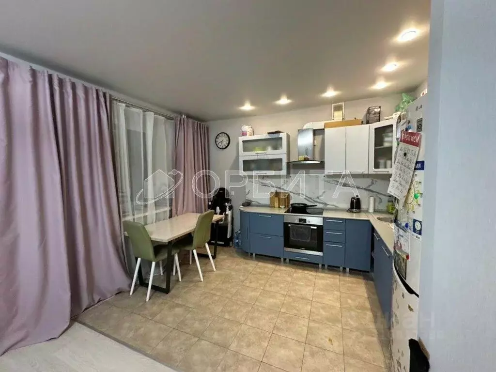 2-к кв. Тюменская область, Тюмень ул. Революции, 228к1 (60.0 м) - Фото 0