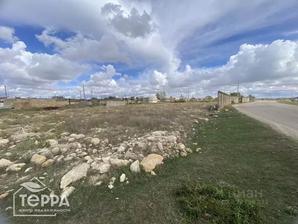 Участок в Крым, Сакский район, Суворовское с/пос, с. Каменоломня ул. ... - Фото 1