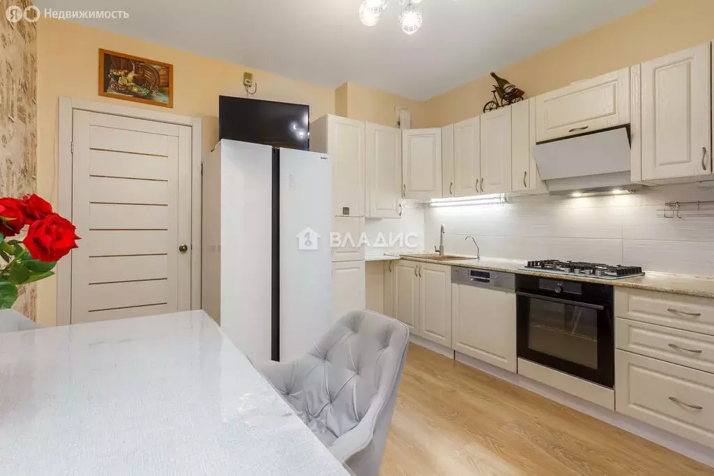 2-комнатная квартира: Калининград, улица Виктора Денисова, 24 (62.2 м) - Фото 1