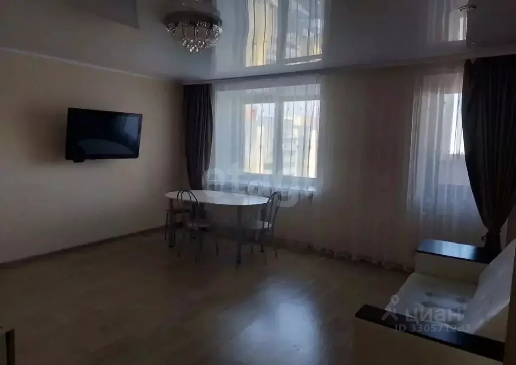 2-к кв. Тюменская область, Тюмень ул. Избышева, 8 (66.3 м) - Фото 1