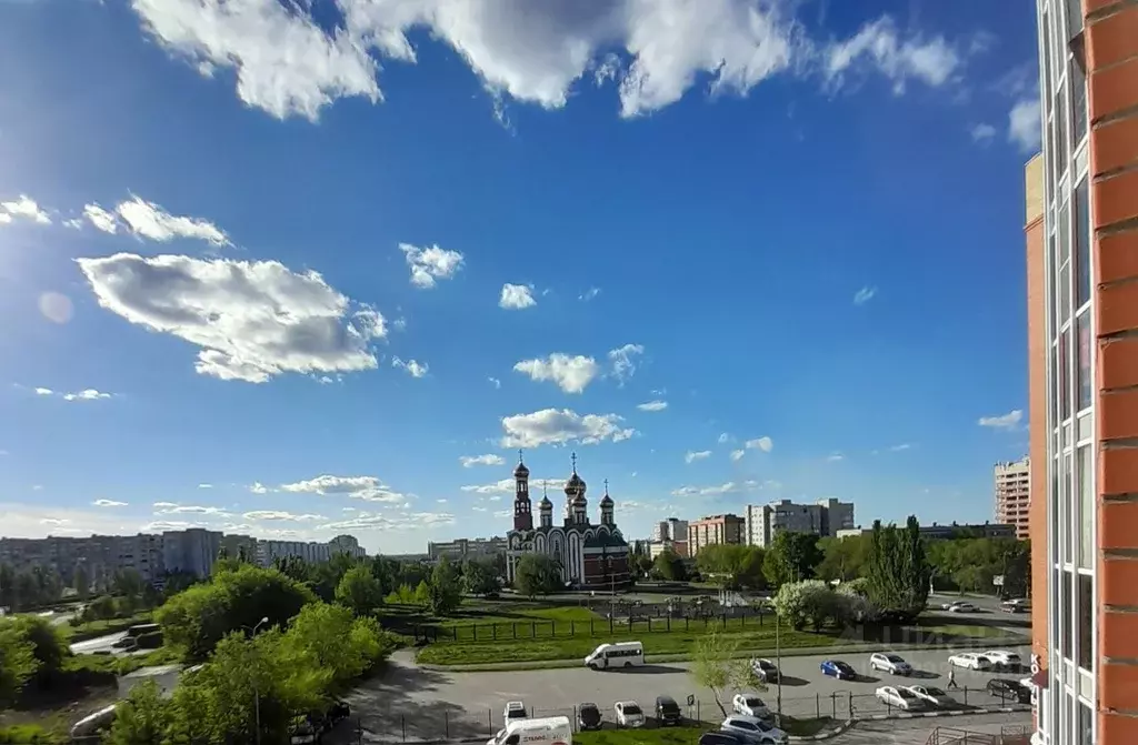 2-к кв. Омская область, Омск просп. Комарова, 14 (61.9 м) - Фото 2