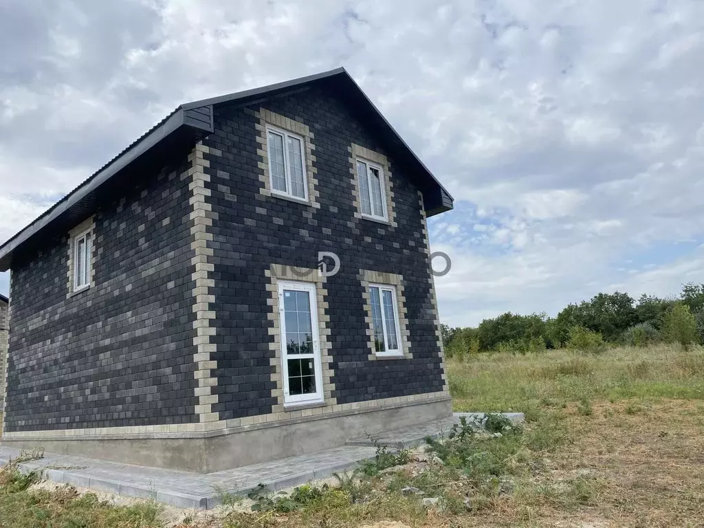Дом в Саратовская область, с. Усть-Курдюм ул. Николаевская, 5 (120 м) - Фото 0
