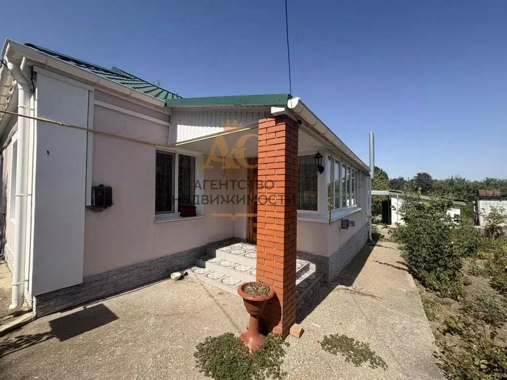 Дом в Крым, Кировский район, Абрикосовское с/пос, с. Бабенково ул. ... - Фото 1