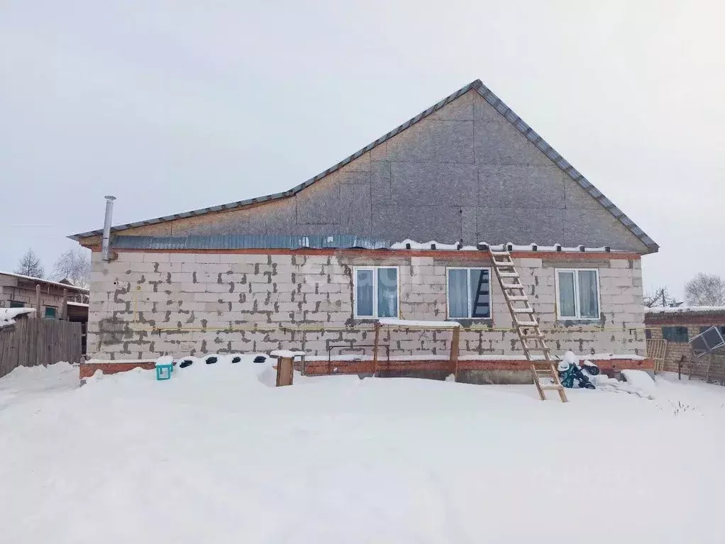 Дом в Челябинская область, пос. Увельский ул. Гоголя, 8 (180 м) - Фото 0