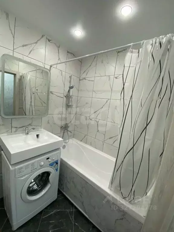 1-к кв. Тюменская область, Тюмень ул. Василия Малкова, 12 (34.0 м) - Фото 1