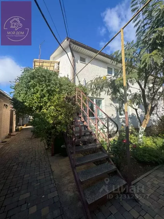 Дом в Крым, Сакский район, с. Молочное ул. Первомайская, 2 (223 м) - Фото 2