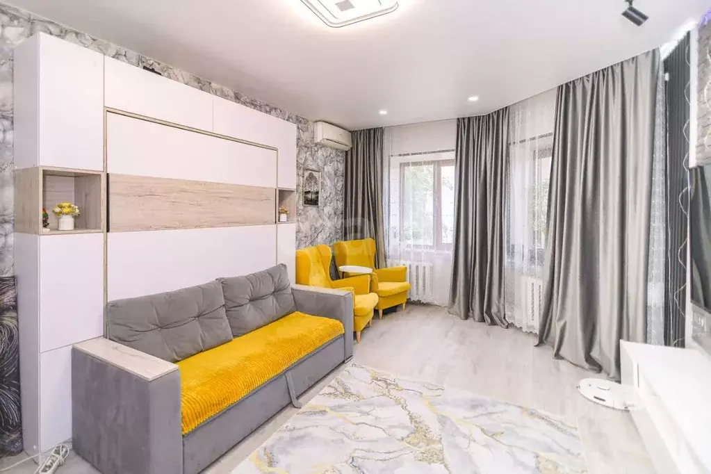 3-к кв. Ханты-Мансийский АО, Сургут Комсомольский просп., 21 (68.1 м) - Фото 1