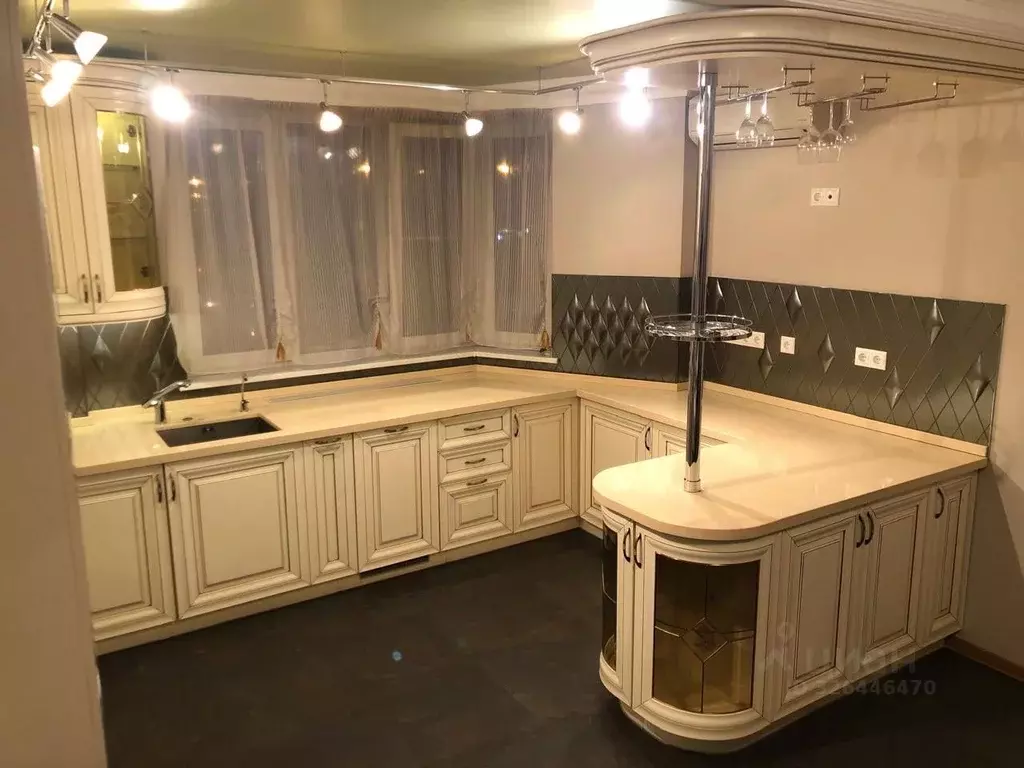 4-к кв. Москва, Москва, Московский г. ул. Радужная, 19к2 (130.0 м) - Фото 0