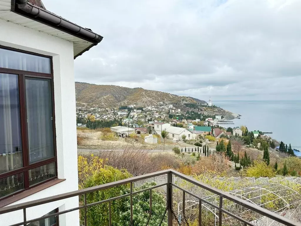 Дом в Крым, Алушта  (200 м) - Фото 0