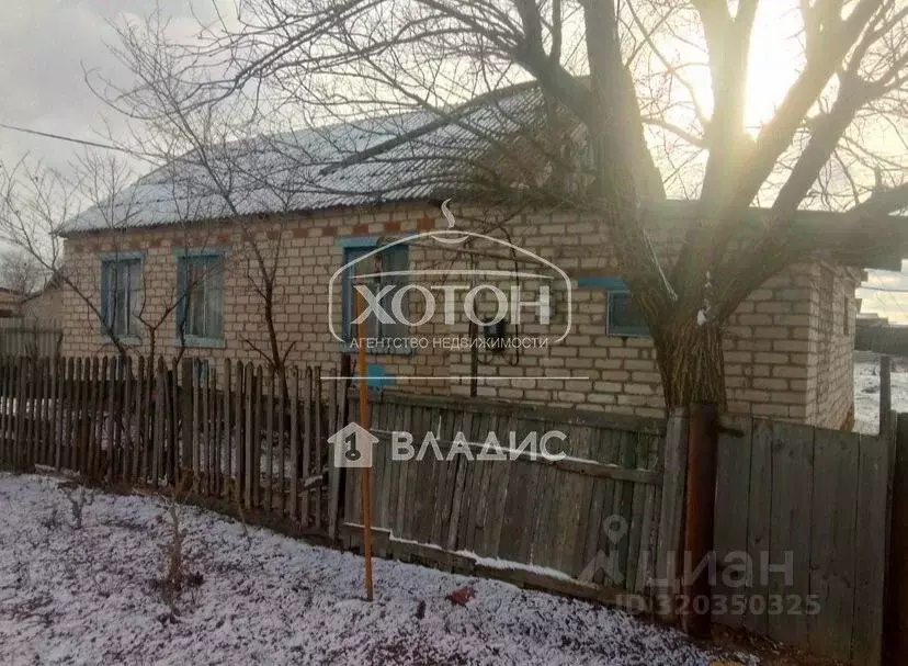 Дом в Калмыкия, Малодербетовский район, пос. Ханата ул. Городовикова ... - Фото 1