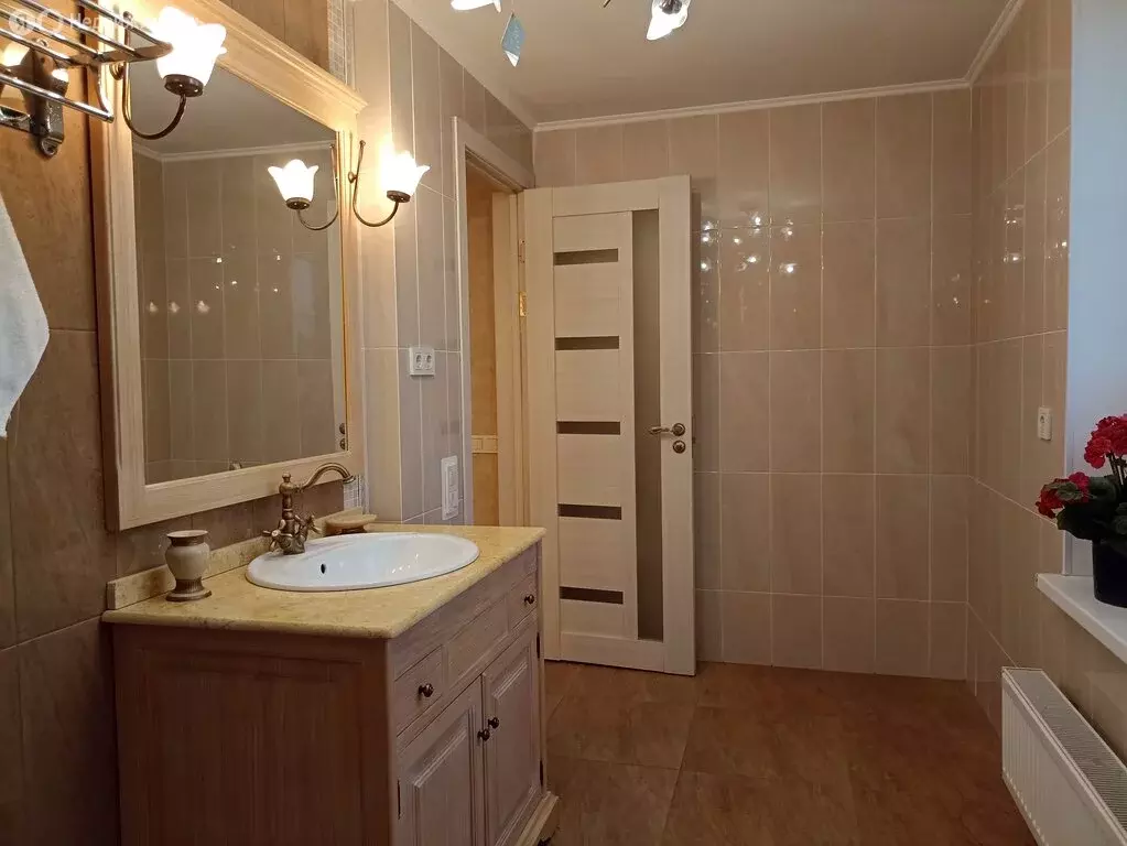 Дом в Гвардейское, Первомайская улица (240 м) - Фото 1