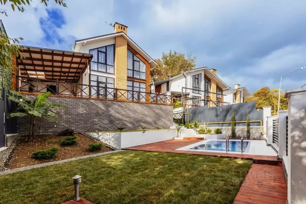 Дом в Краснодарский край, Сочи Новый Сочи мкр, ул. Цюрупы, 27 (200 м) - Фото 1