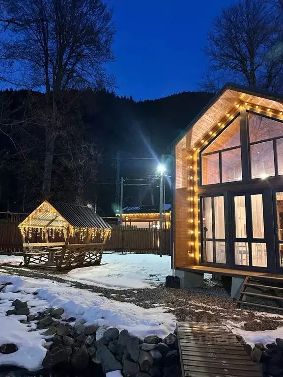 Дом в Карачаево-Черкесия, Зеленчукский район, с. Архыз ул. Курджиева, ... - Фото 0