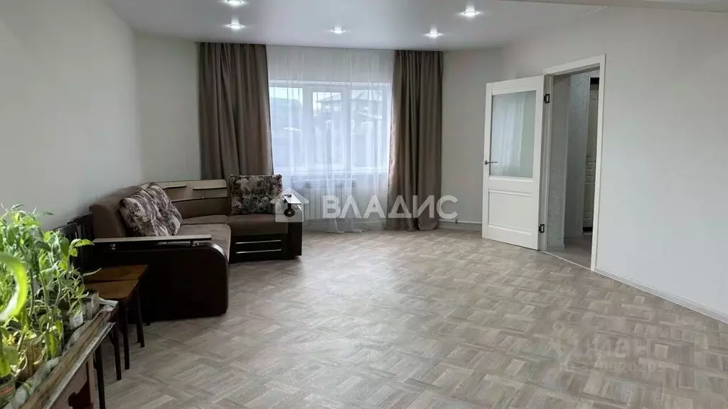 Дом в Бурятия, Улан-Удэ ул. Дамби Дамбаева, 51 (210 м) - Фото 1