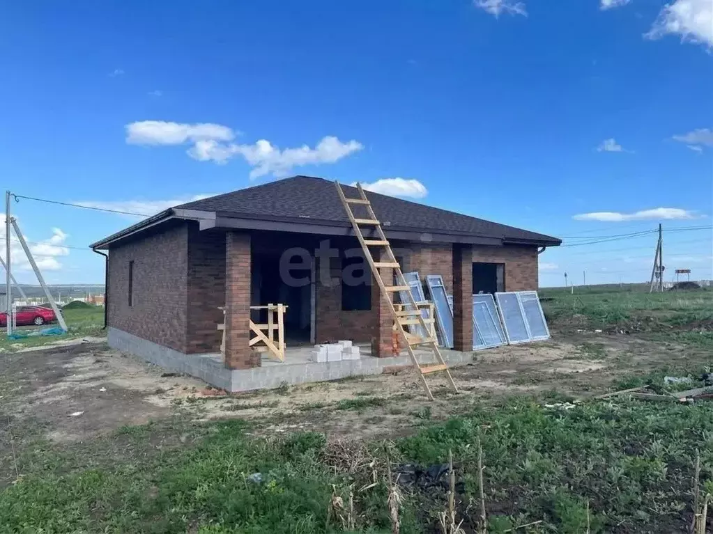 Дом в Белгородская область, Старооскольский городской округ, с. ... - Фото 1