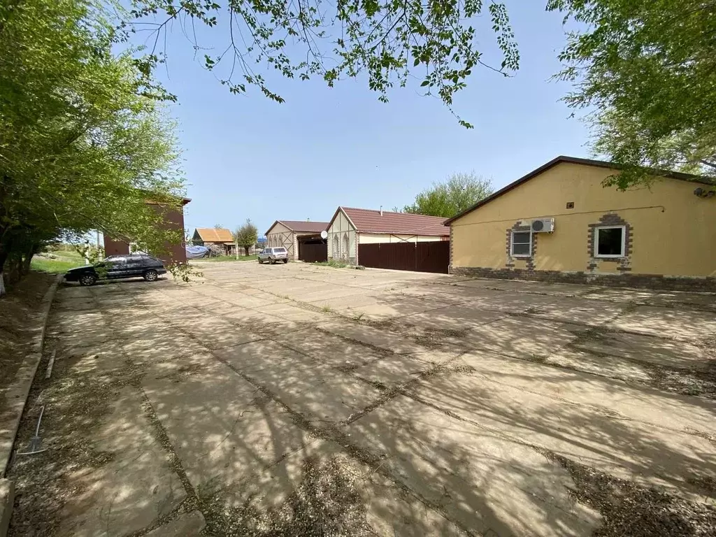 Дом в Астраханская область, Харабалинский район, Сазаний Угол хут. ул. ... - Фото 1