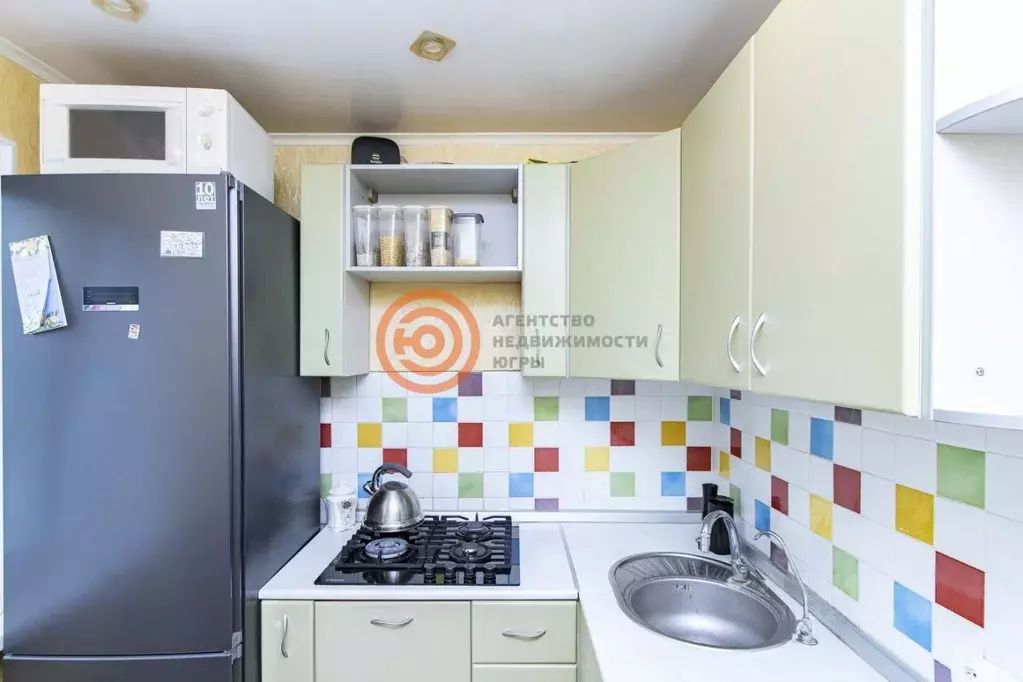 3-к кв. Тюменская область, Тюмень ул. Парфенова, 36 (58.8 м) - Фото 1