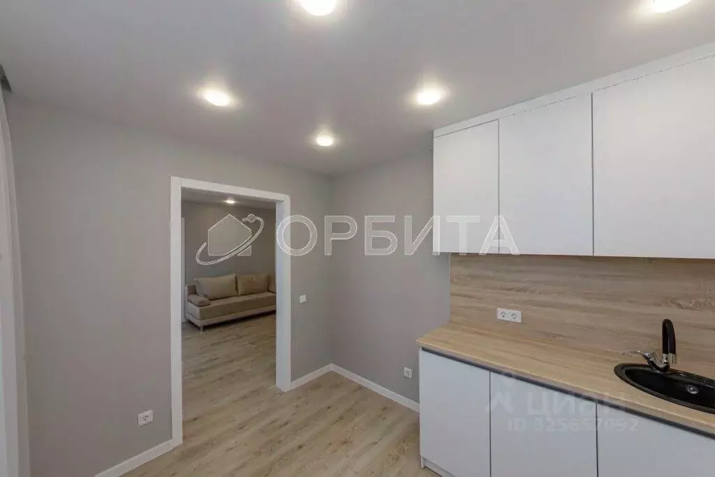 2-к кв. Тюменская область, Тюмень ул. Монтажников, 40 (56.1 м) - Фото 2