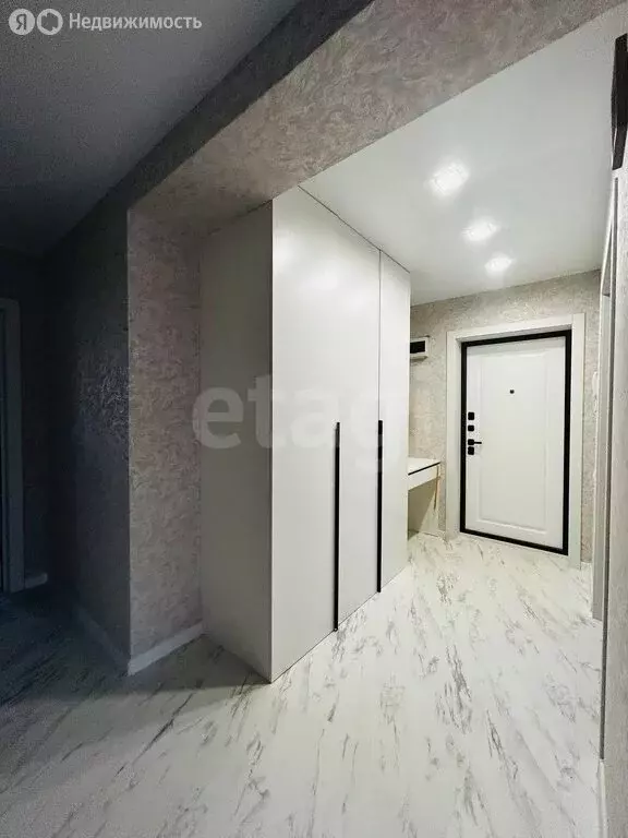 2-комнатная квартира: Тюмень, улица Бориса Прудаева, 4 (68 м) - Фото 0