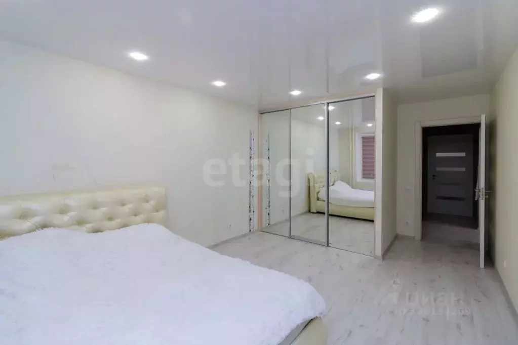 2-к кв. Тюменская область, Тюмень ул. Павла Шарова, 3 (67.7 м) - Фото 1