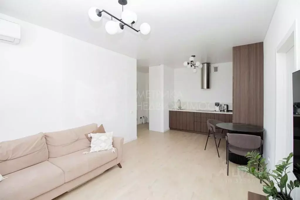 2-к кв. Тюменская область, Тюмень ул. Фармана Салманова, 1 (49.0 м) - Фото 1