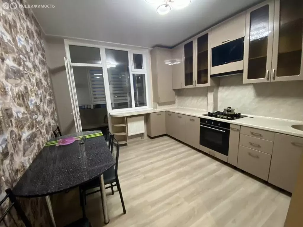 2-комнатная квартира: Евпатория, проспект Победы, 91 (62.8 м) - Фото 2