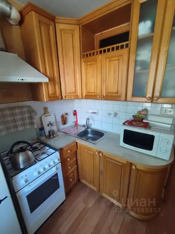 3-к кв. Омская область, Омск Привокзальный мкр, ул. Артема Избышева, 4 ... - Фото 1