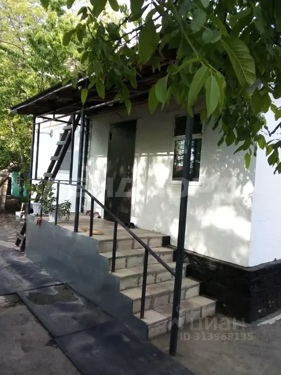 Дом в Ростовская область, Зверево ул. Гагарина (64 м) - Фото 0