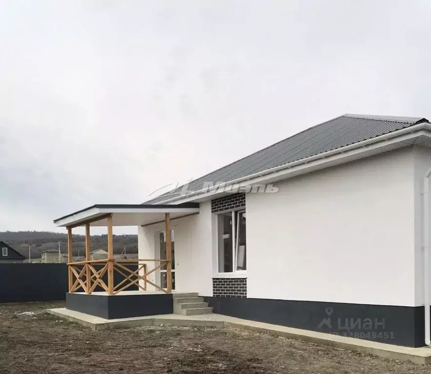 Дом в Крым, Симферопольский район, Добровское с/пос, с. Пионерское  ... - Фото 1