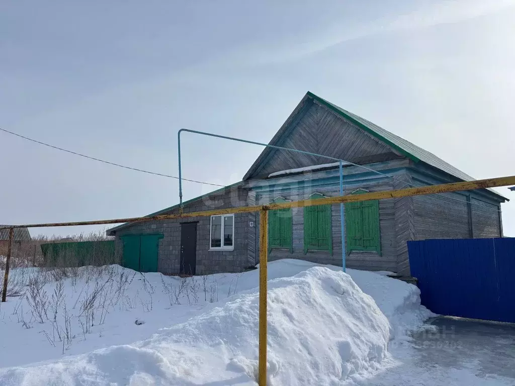 Дом в Самарская область, Нефтегорский район, с. Дмитриевка ... - Фото 1