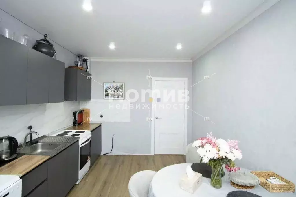 2-к кв. Тюменская область, Тюмень Новгородская ул., 14 (66.1 м) - Фото 1