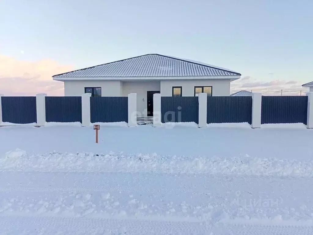 Дом в Самарская область, Ставропольский район, с. Ягодное, Ягодный ... - Фото 1