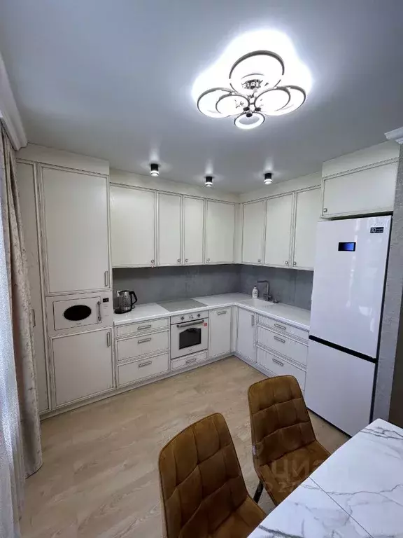 2-к кв. Астраханская область, Астрахань ул. Бехтерева, 2А (60.0 м) - Фото 0
