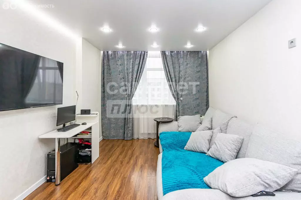 3-комнатная квартира: Тюмень, улица Первооткрывателей, 10 (56.5 м) - Фото 2