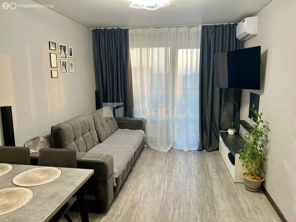 3-комнатная квартира: Барнаул, улица Смирнова, 1А (56 м) - Фото 1