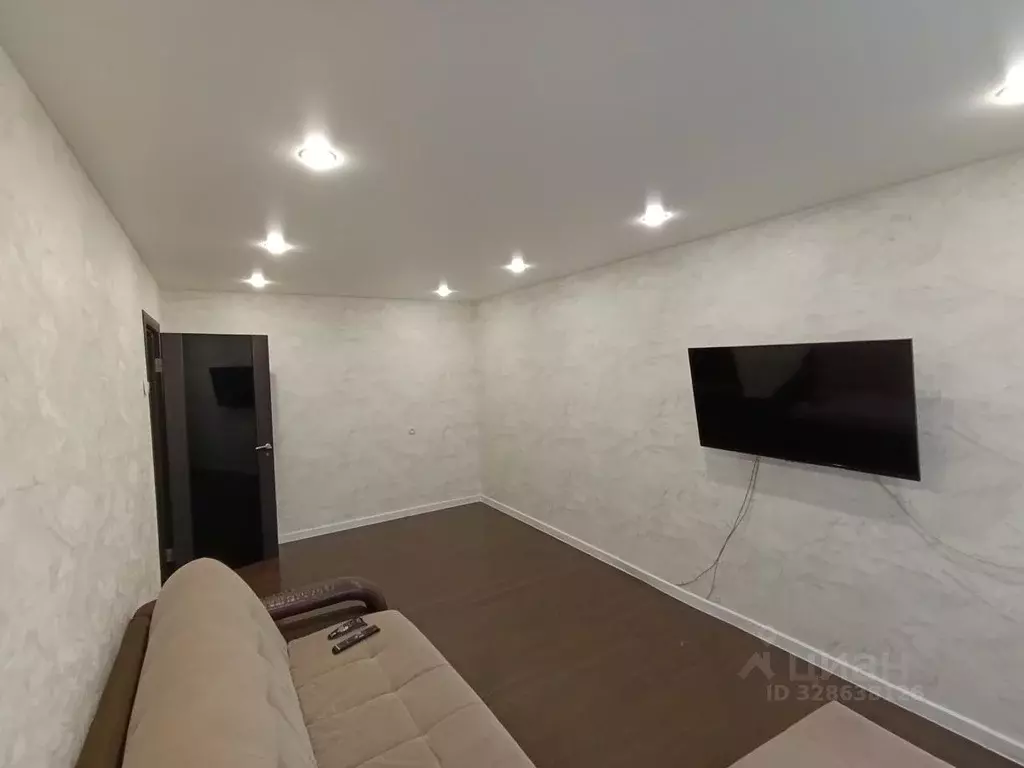 2-к кв. Кировская область, Киров ул. Макаренко, 1 (58.0 м) - Фото 1