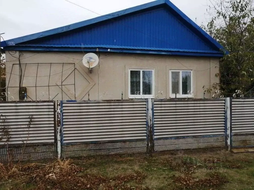 Дом в Ставропольский край, Красногвардейский муниципальный округ, с. ... - Фото 1