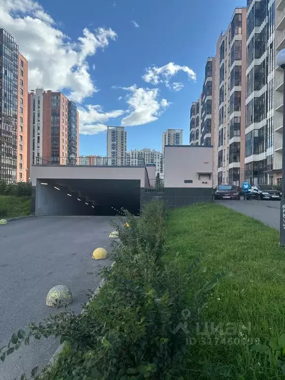 Гараж в Санкт-Петербург аллея Арцеуловская, 19 (13 м) - Фото 1