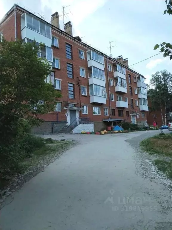 2-к кв. Свердловская область, Дегтярск ул. Уральских Танкистов, 6 ... - Фото 0