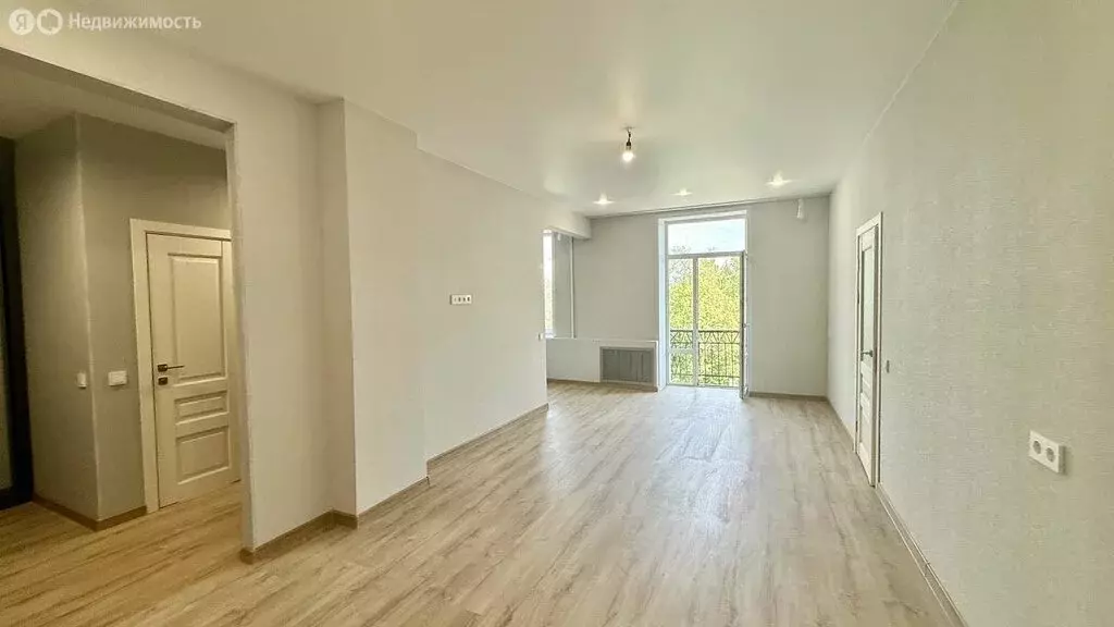 3-комнатная квартира: Киров, улица Защитников Отечества, 67 (73 м) - Фото 1