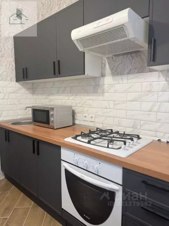 3-к кв. Воронежская область, Воронеж ул. Северцова, 48 (71.0 м) - Фото 0