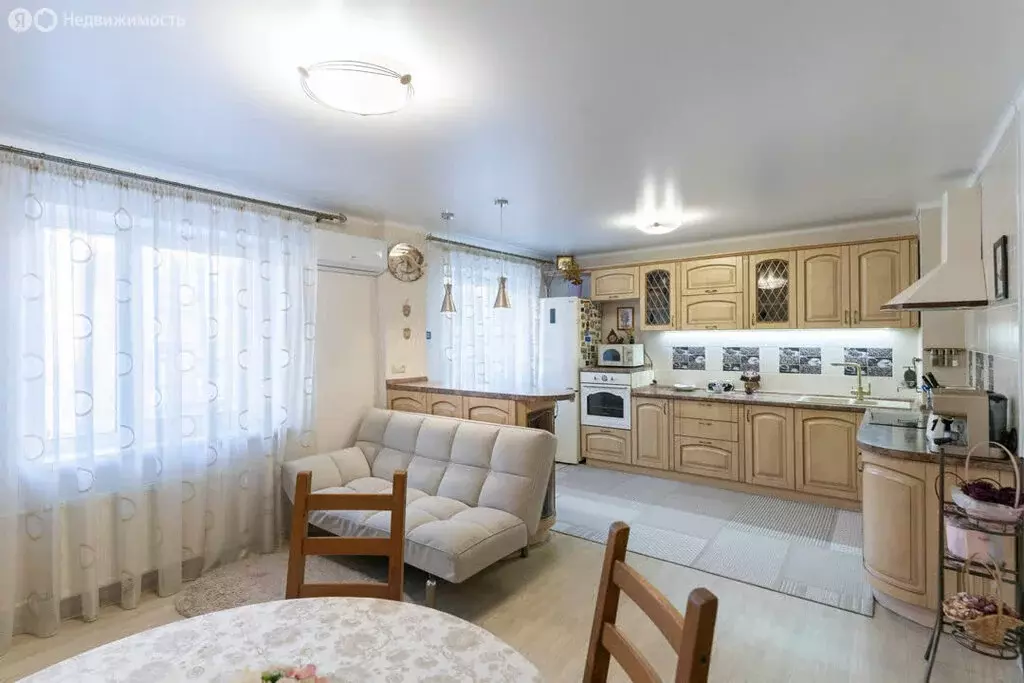 2-комнатная квартира: Тюмень, улица Прокопия Артамонова, 4 (87.5 м) - Фото 2