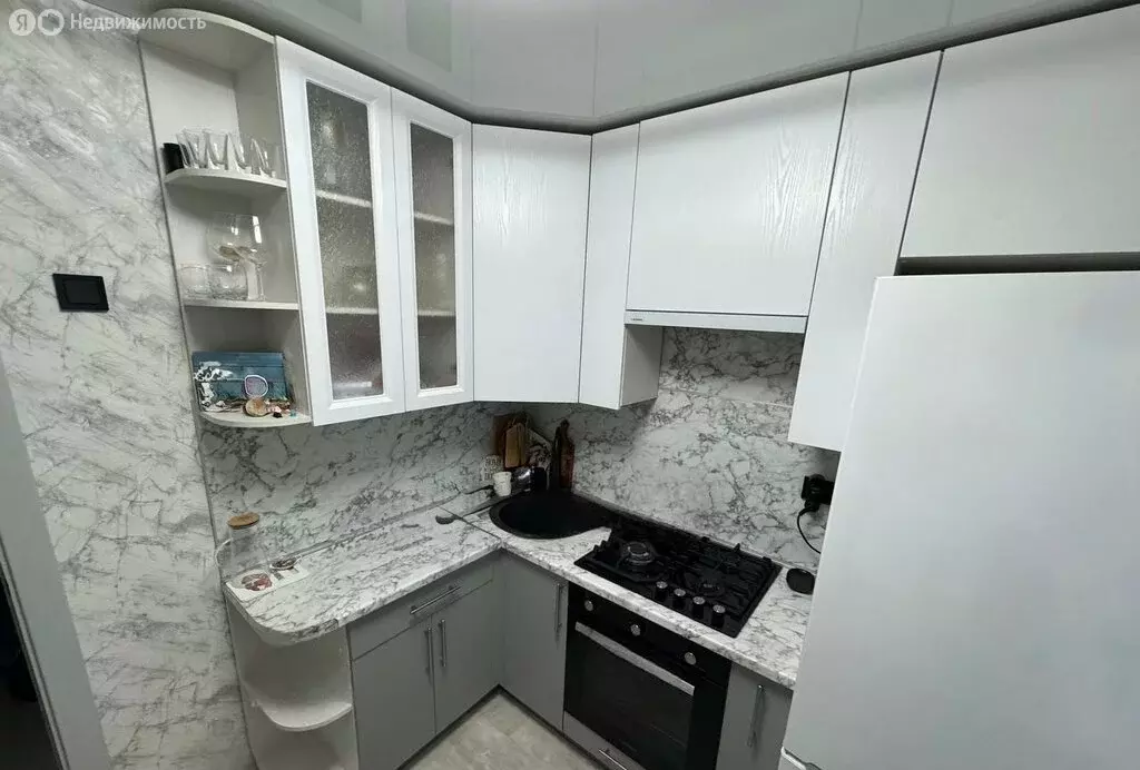 3-комнатная квартира: Кыштым, улица В.А. Дёмина, 4 (56.8 м) - Фото 2