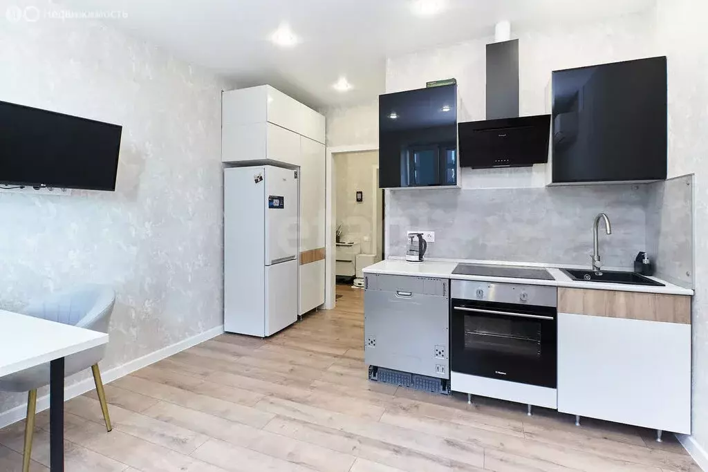 1-комнатная квартира: Тюмень, улица Республики, 204к11 (40.7 м) - Фото 2