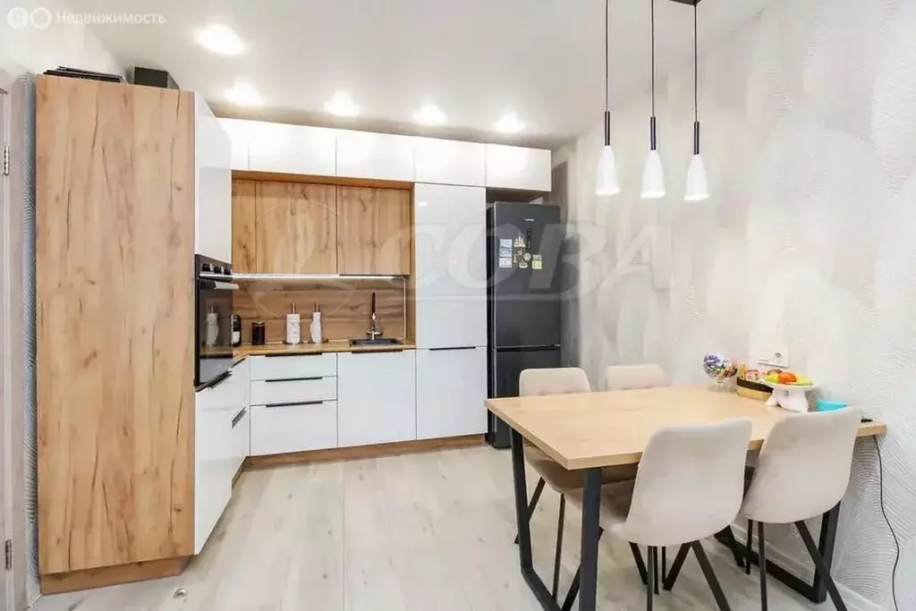 2-комнатная квартира: Тюмень, Алматинская улица, 4 (69 м) - Фото 1