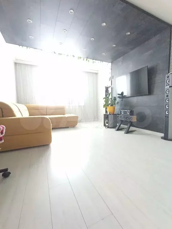 2-к. квартира, 60 м, 1/11 эт. - Фото 0
