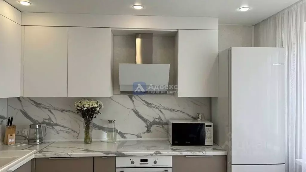 1-к кв. Тюменская область, Тюмень ул. Федюнинского, 56 (46.0 м) - Фото 0