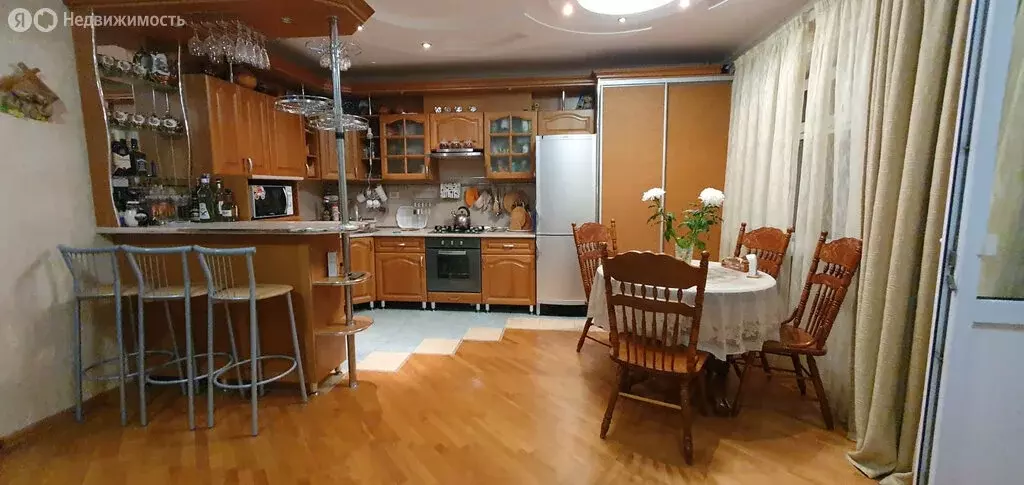 2-комнатная квартира: Ейск, улица Пушкина, 60к3 (72.6 м) - Фото 0