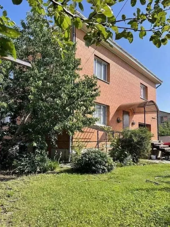 Дом в Саратовская область, с. Сторожевка ул. Вишневая, 32 (330 м) - Фото 1