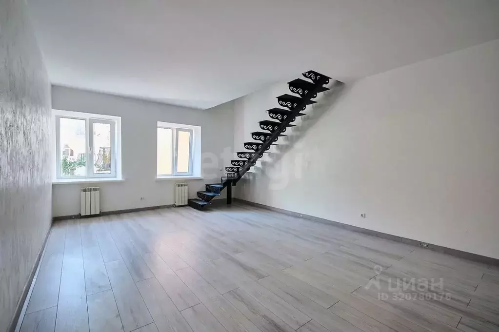 3-к кв. Псковская область, Псков Советская наб., 5 (116.6 м) - Фото 0